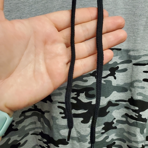 Big Boy/Teen Revolution Grey Camo Hooded T-Shirt NWT - Picture 2 of 7
